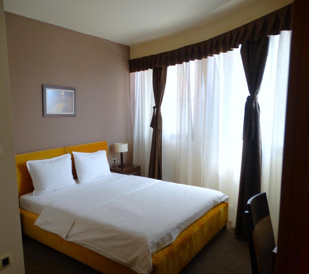 Hotel Keto Podgorica Buitenkant foto